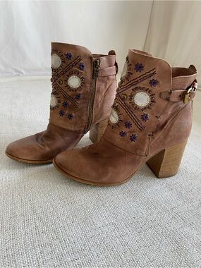 AS98 Leather Embroidered Ankle Boots 39 Brown Studded Boho Western Artisan